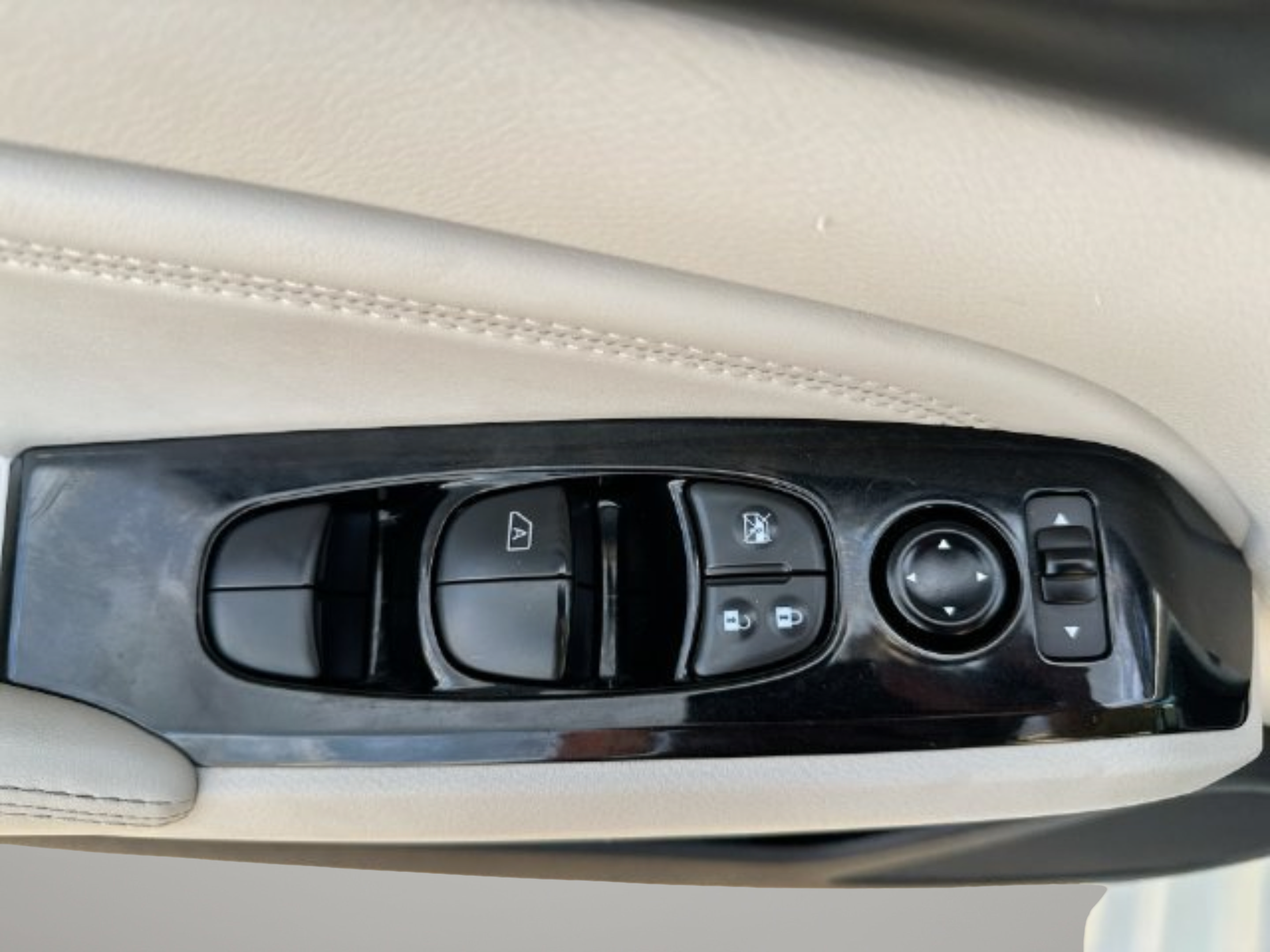 Used 2023 Nissan Altima 2.5 SV w/ SV Premium Package FWD image 15