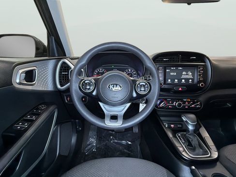 Used 2021 Kia Soul LX image 16