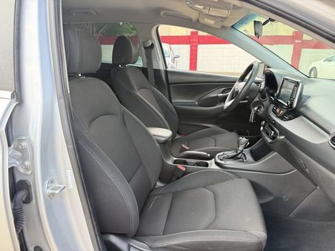 Used 2018 Hyundai Elantra GT FWD image 26