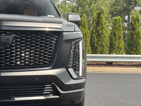 Used 2026 Cadillac Escalade Platinum Sport w/ LPO, ONYX Package AWD/4WD image 19