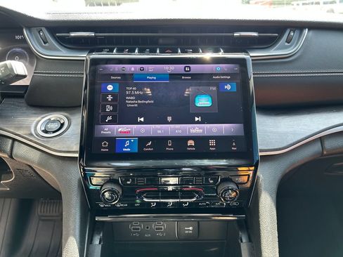 Used 2023 Jeep Grand Cherokee L Limited RWD image 18
