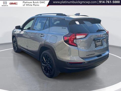 Used 2024 GMC Terrain SLE w/ Driver Convenience Package image 5