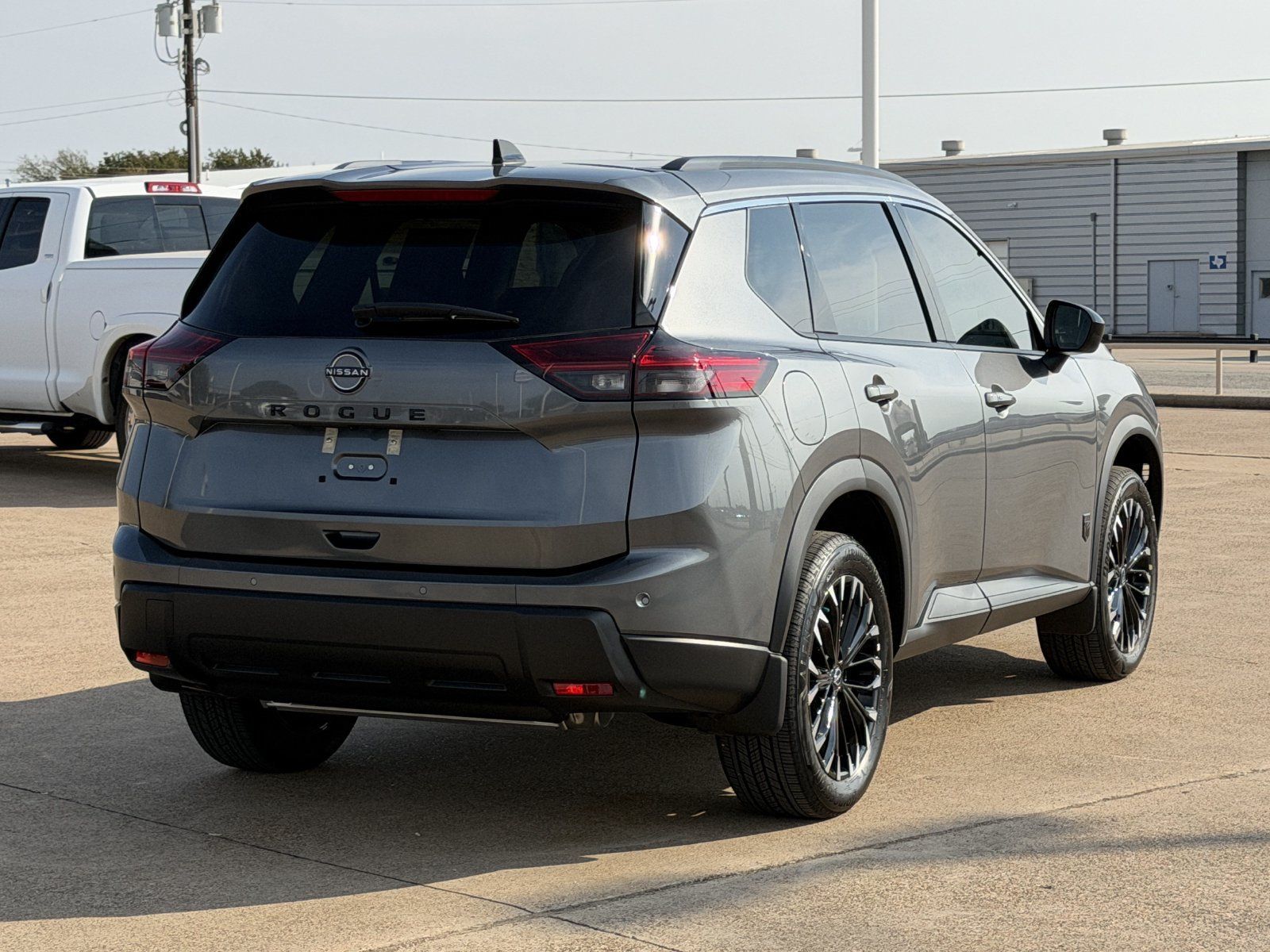 Used 2026 Nissan Rogue Dark Armor FWD image 4