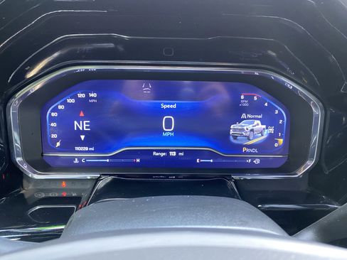 Used 2024 Chevrolet Silverado 2500 ZR2 w/ Technology Package image 22