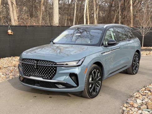 New 2026 Lincoln Nautilus Reserve image 1