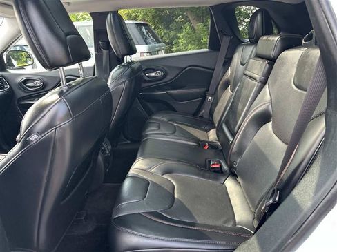 Used 2019 Jeep Cherokee Trailhawk AWD/4WD image 12