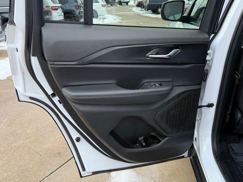 New 2025 Jeep Grand Cherokee Laredo w/ Luxury Tech Group I AWD/4WD image 19