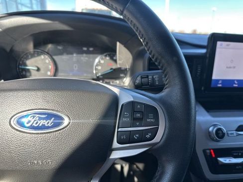 Used 2023 Ford Explorer XLT image 22