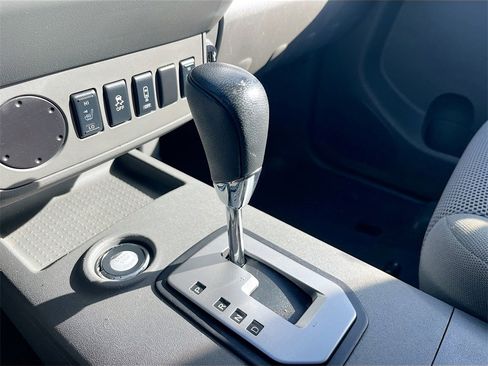 Used 2020 Nissan Frontier SV image 16