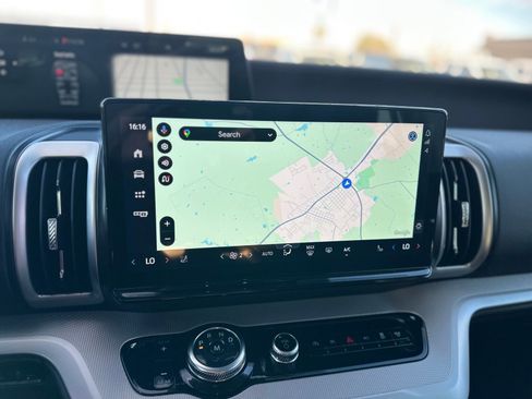 New 2025 Ford Expedition Active image 5