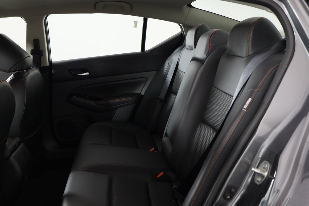 Used 2024 Nissan Altima 2.5 SR FWD image 8