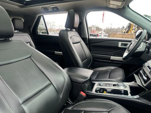 Certified 2022 Ford Explorer XLT w/ Equipment Group 202A image 18