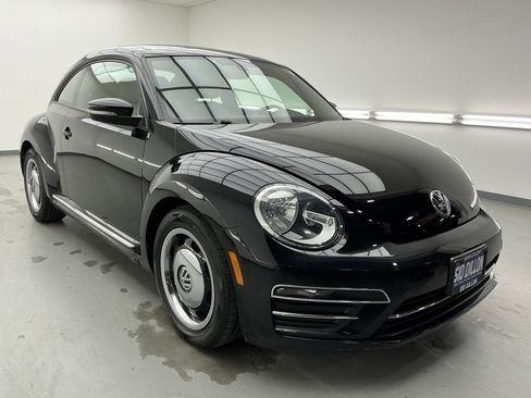 Used 2018 Volkswagen Beetle 2.0T Coast image 3