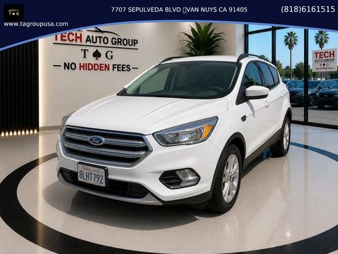 Used 2018 Ford Escape SE FWD image 1