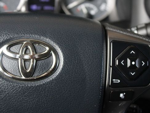 Used 2020 Toyota Tacoma SR5 RWD image 28