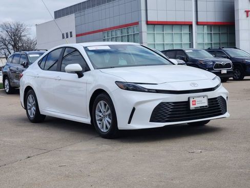 Used 2026 Toyota Camry LE image 2