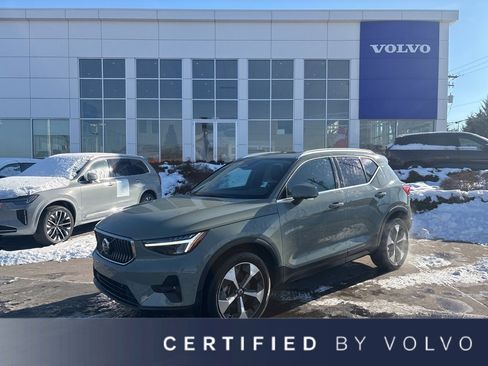 Certified 2025 Volvo XC40 B5 Plus image 1