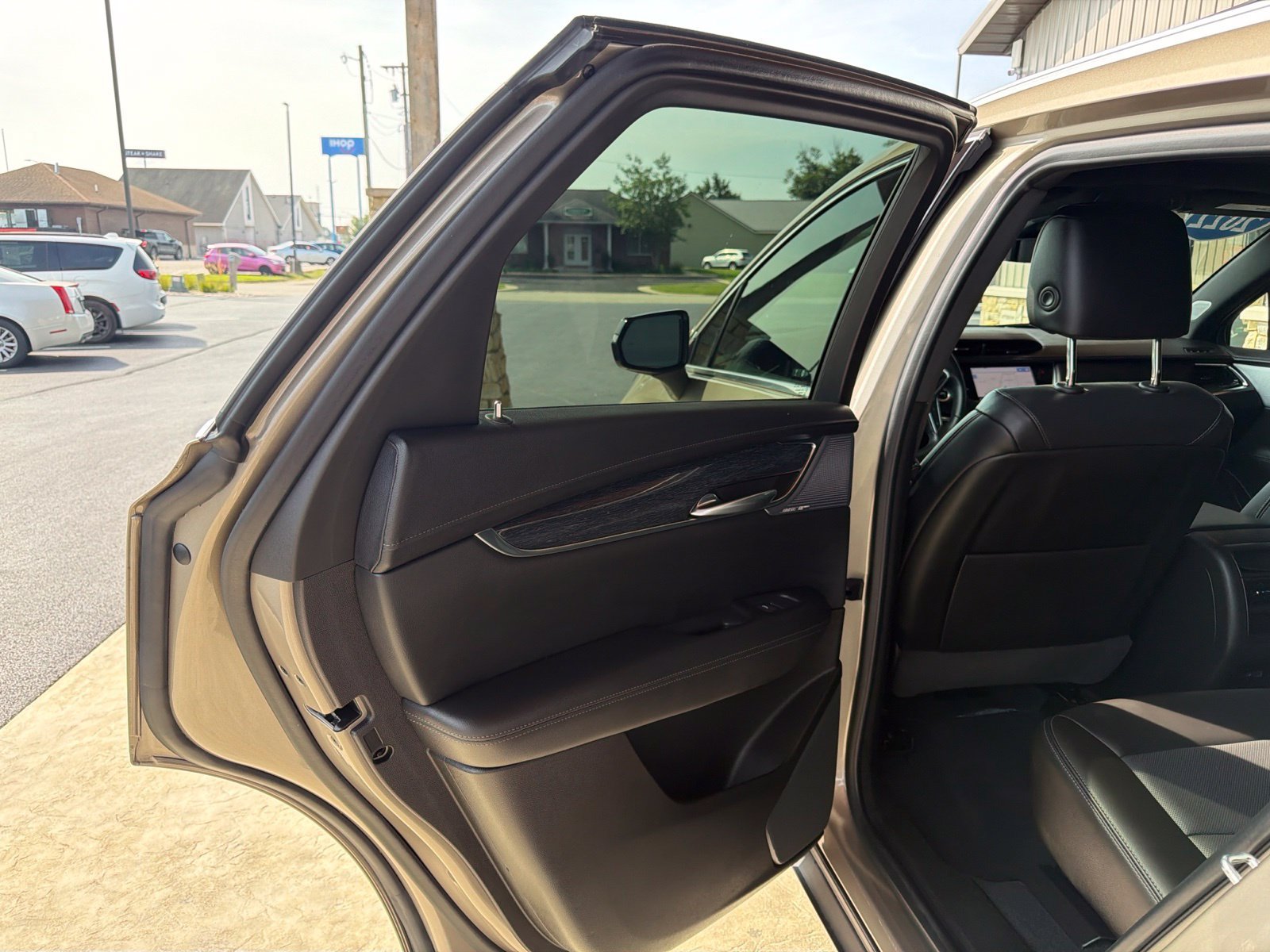 Used 2022 Cadillac XT5 Premium Luxury w/ LPO, Floor Liner Package AWD/4WD image 2