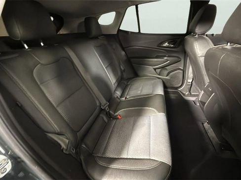 Used 2025 Chevrolet Trax LT image 28