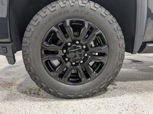 Used 2021 GMC Sierra 2500 Denali w/ Denali Black Diamond Edition image 12