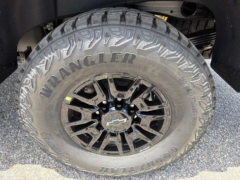 New 2026 Chevrolet Silverado 2500 ZR2 AWD/4WD image 40