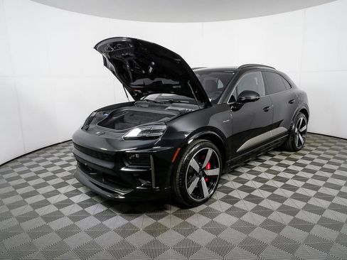 New 2026 Porsche Macan Turbo Electric image 36