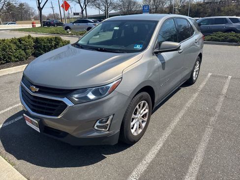 Used 2018 Chevrolet Equinox LT image 2