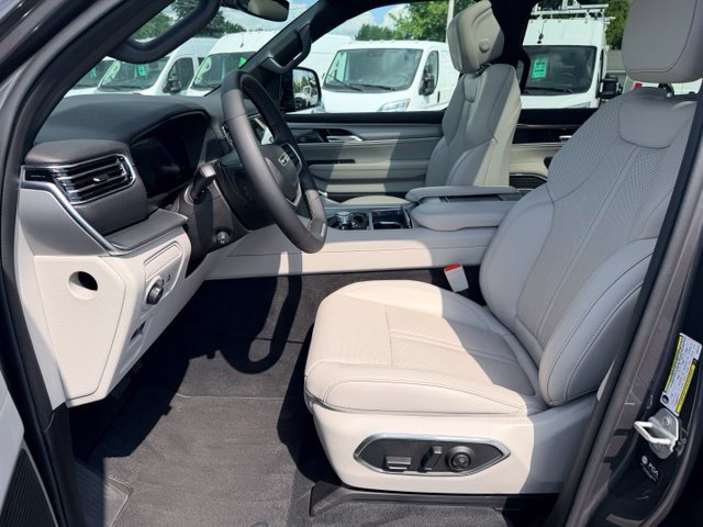 Used 2025 Jeep Wagoneer Series II w/ Premium Group I AWD/4WD image 5