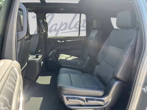 Used 2023 GMC Yukon XL Denali w/ Advanced Technology Package AWD/4WD image 28