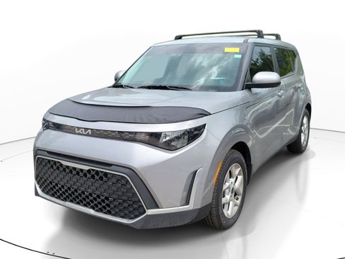 Used 2024 Kia Soul LX w/ Option Group 015 FWD image 3