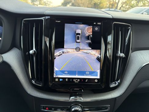Certified 2025 Volvo XC60 B5 Plus image 25