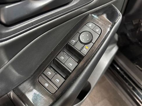 Used 2025 Nissan Rogue S AWD/4WD image 31