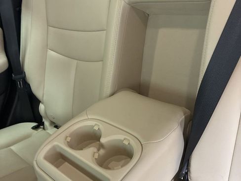 Used 2024 Nissan Murano SV AWD/4WD image 17