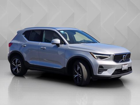 Used 2025 Volvo XC40 B5 Core AWD/4WD image 12