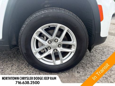 Used 2025 Jeep Grand Cherokee Laredo X w/ Luxury Tech Group I AWD/4WD image 11