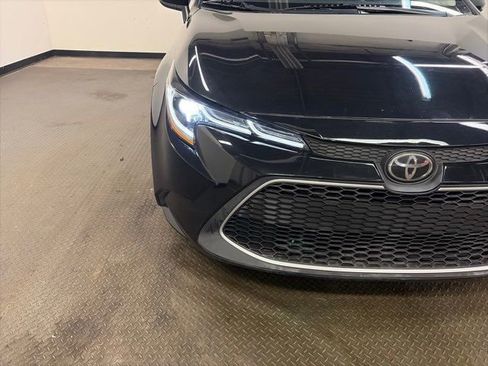 Used 2020 Toyota Corolla XLE image 2