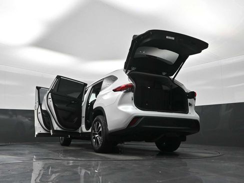 Used 2022 Toyota Highlander XLE image 31