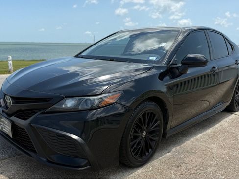 Used 2021 Toyota Camry SE FWD image 1