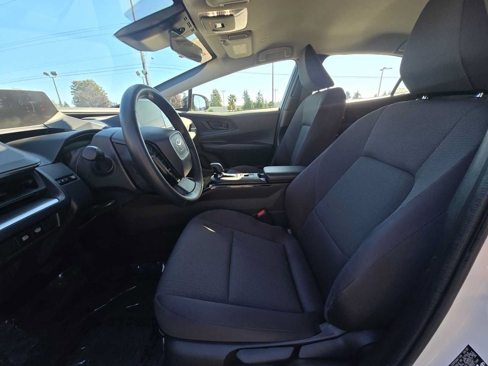 Certified 2025 Toyota Prius LE FWD image 21