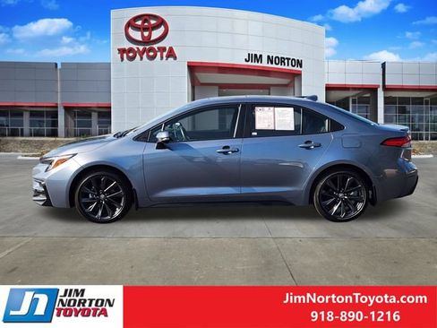 Used 2025 Toyota Corolla SE w/ SE Premium Package FWD image 5