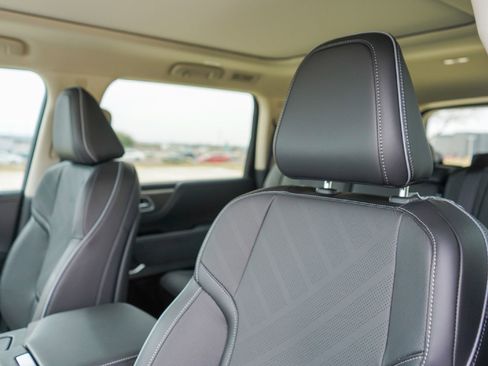 New 2026 INFINITI QX80 Luxe image 9