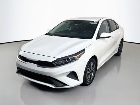 Used 2023 Kia Forte LXS FWD image 4