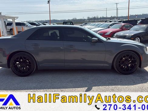 Used 2019 Chrysler 300 S RWD image 4