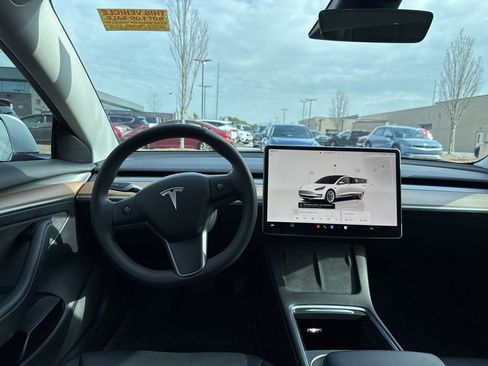 Used 2022 Tesla Model 3 image 8