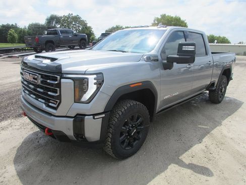 New 2026 GMC Sierra 2500 AT4 w/ AT4 Premium Plus Package AWD/4WD image 11