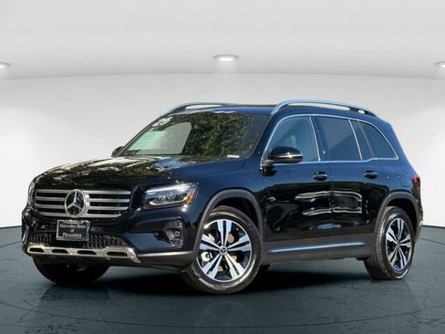 Used 2025 Mercedes-Benz GLB 250 4MATIC image 2