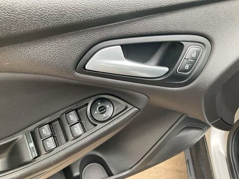Used 2018 Ford Focus SE image 5