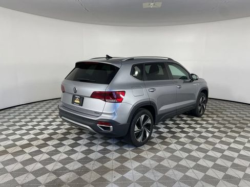 Used 2024 Volkswagen Taos SE AWD/4WD image 16