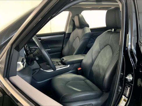 Used 2020 Toyota Highlander Platinum image 7