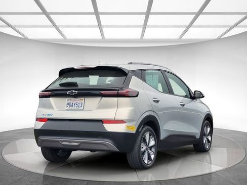 Used 2022 Chevrolet Bolt EUV LT w/ Convenience Package image 5